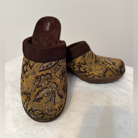 SoftWalk Shoes - SoftWalk Size 9 Brown and Gold Patterned Mules